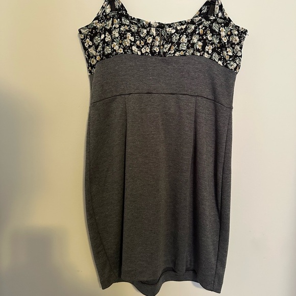 Solemio Pleated Sheath Dress with Spaghetti Straps and flower print top - Picture 6 of 7
